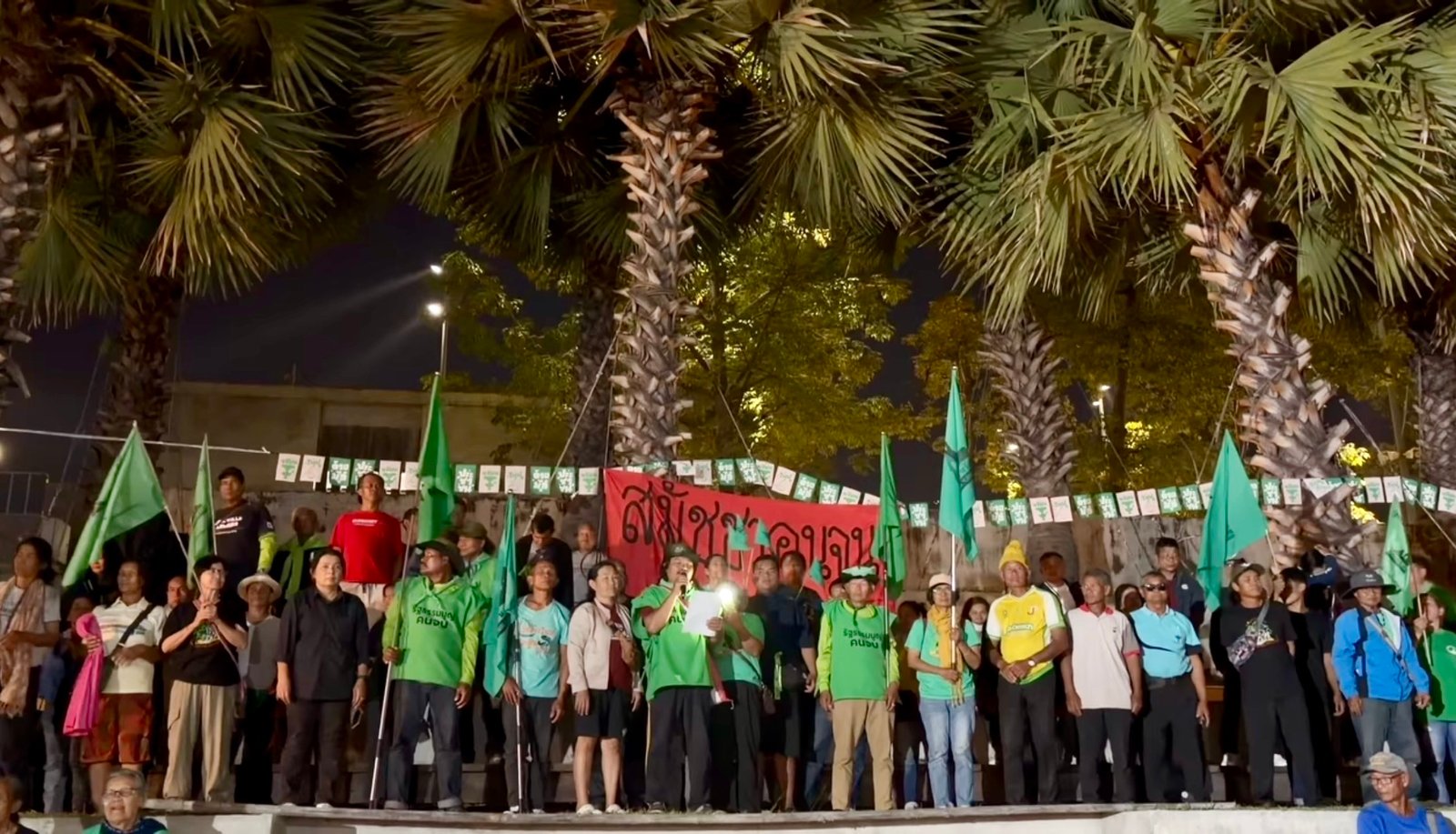สมัชชาคนจนเดินถึงรัฐสภา ยื่นข้อเสนอ “รัฐธรรมนูญคนจน” ชี้ถึงเวลาปฏิรูปโครงสร้างอำนาจเพื่อประชาชน