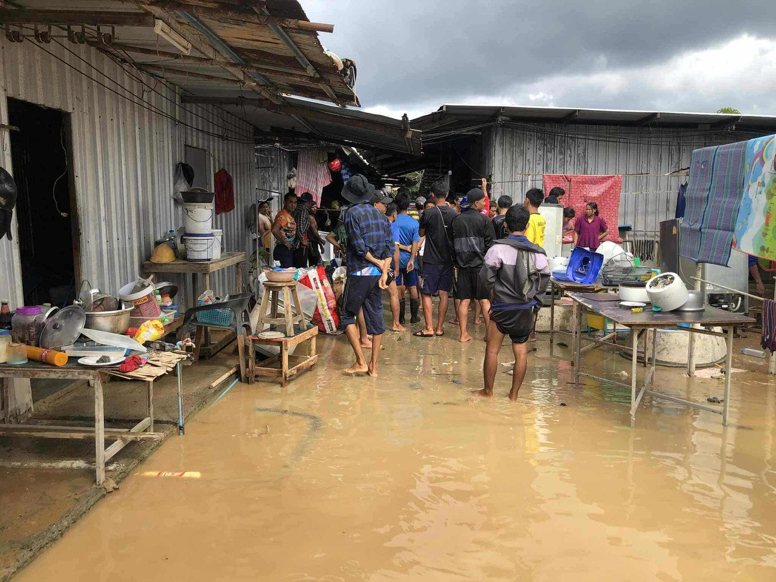 เครือข่ายองค์กรด้านประชากรข้ามชาติ MWG ออกจดหมายเปิดผนึกเรียกร้องมาตรการคุ้มครองแรงงานข้ามชาติ หลังภาคใต้ประสบมหาอุทกภัยรุนแรงสุดในรอบ 25 ปี