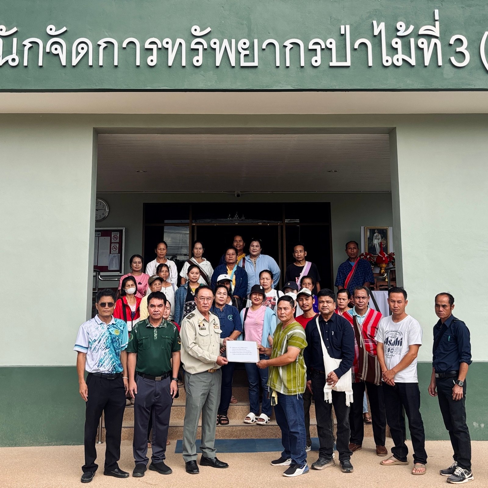 ชุมชนบ้านแม่ฮ่าง ลำปาง ยื่นหนังสือถึง รมว.ทรัพยากรฯ และสำนักป่าไม้ที่ 3 ขอยกเลิกโครงการ คทช. - หน่วยงานยืนยันสามารถดำเนินการได้ตามขั้นตอน