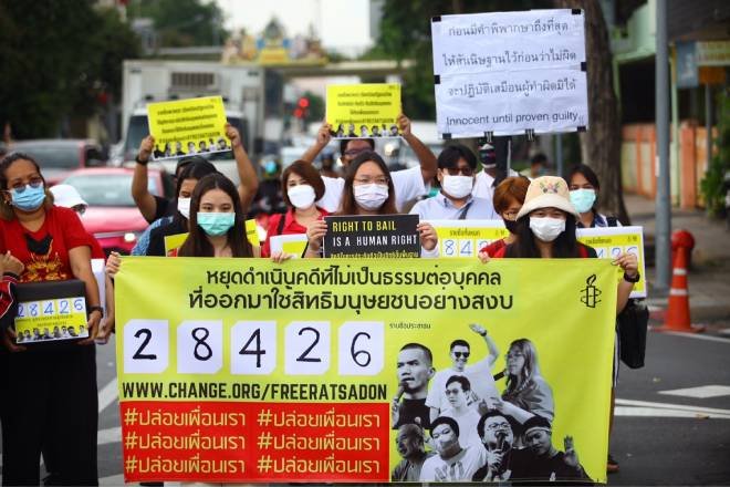 ประเทศไทย: คำวินิจฉัยของศาลเป็นสัญญาณอันตรายต่อเสรีภาพในการแสดงออก    